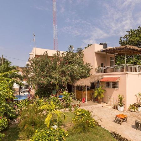 Agoo Hostel (Adults Only) Accra Bagian luar foto