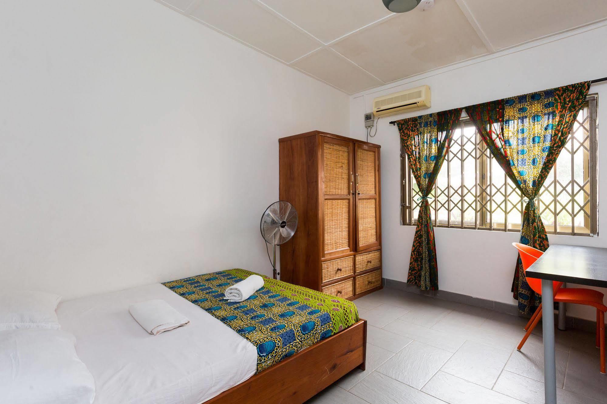 Agoo Hostel (Adults Only) Accra Bagian luar foto