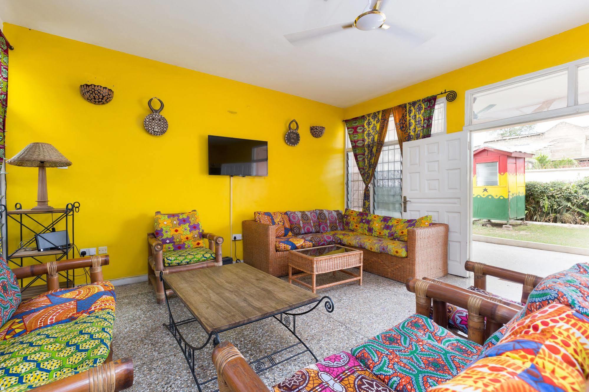 Agoo Hostel (Adults Only) Accra Bagian luar foto