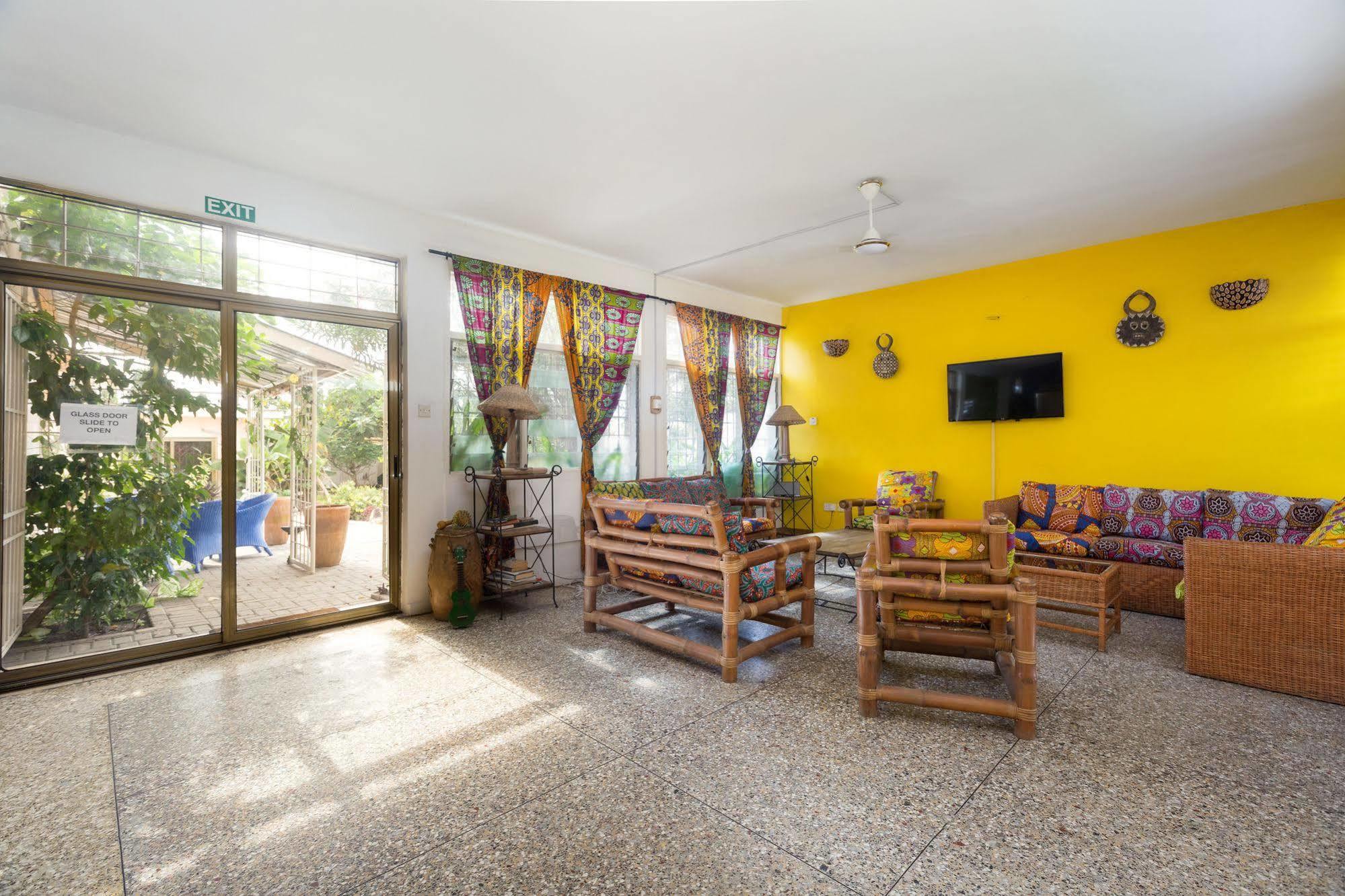 Agoo Hostel (Adults Only) Accra Bagian luar foto